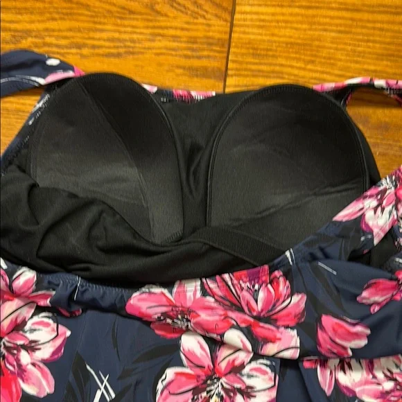 🎉HP🎉Swimsuits For All Black and Pink Relaxed Tie Front Swim Top - Picture 7 of 9